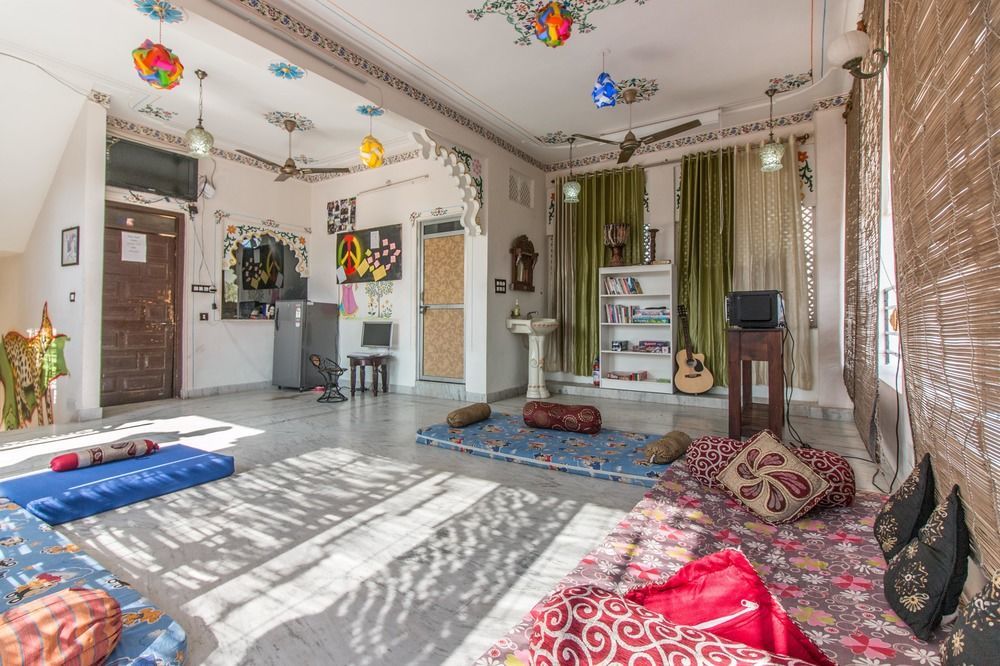 Backpacker Panda Lake Pichola Udaipur Ngoại thất bức ảnh