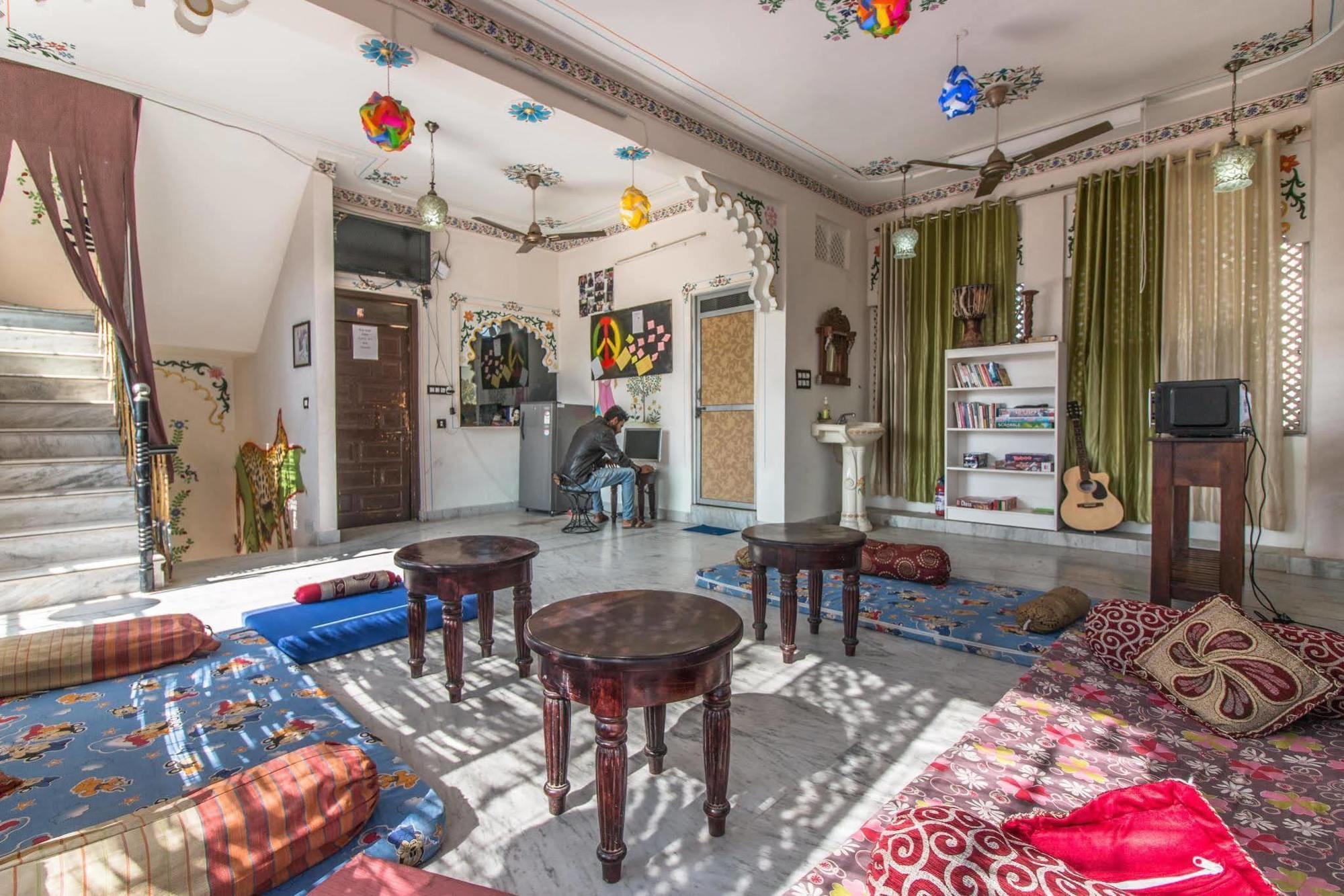 Backpacker Panda Lake Pichola Udaipur Ngoại thất bức ảnh